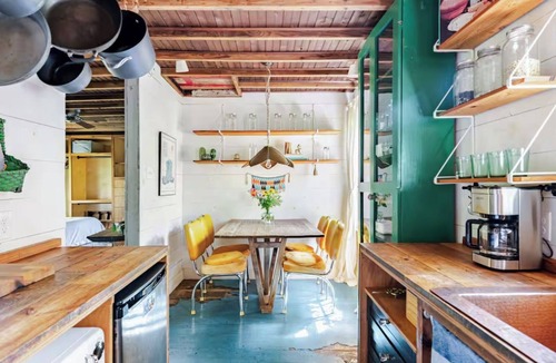 North Loop Cottage | Cozy Austin cottage. Walk to shops & Coffee