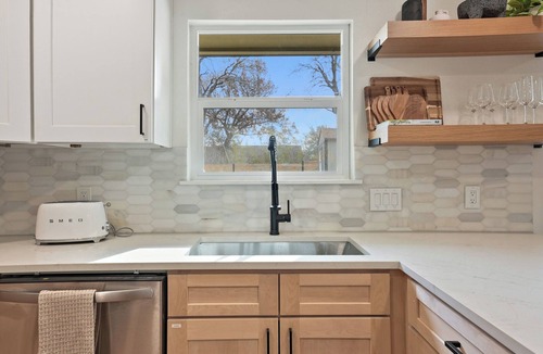 North Austin Civic Association House | Cozy Austin Retreat - Mins to Q2 & The Domain