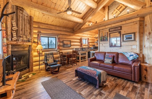 Fairplay House | Cozy Authentic Fairplay Cabin, 30 min to Breck.