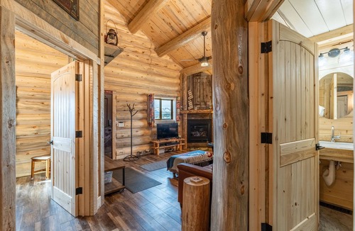 Fairplay House | Cozy Authentic Fairplay Cabin, 30 min to Breck.
