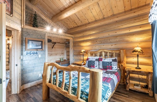 Fairplay House | Cozy Authentic Fairplay Cabin, 30 min to Breck.