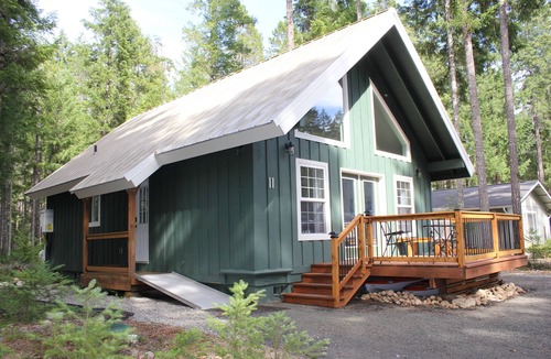 Hoodsport House | Cozy Bears Den Cabin just off Lake Kokanee