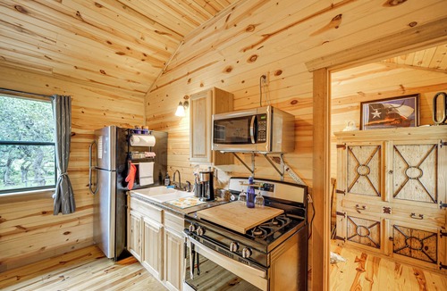 Johnson City Apartment | ‘Cozy Cabin’ Hill Country Escape w/Views