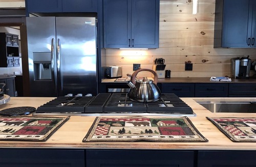 Pittsburg Cabin | Cozy Cabin in Pittsburg NH - DIRECT SNOWMOBILE & ATV TRAIL ACCESS