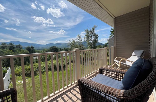 Bartlett Condo | Cozy Cabin Style Condo near Cranmore Mountain and downtown North Conway