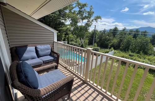 Bartlett Condo | Cozy Cabin Style Condo near Cranmore Mountain and downtown North Conway