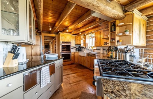 Kremmling Cabin | Cozy Cabin with Jaw-Dropping views of Gore Pass