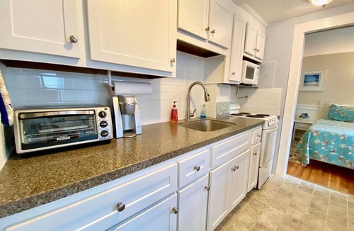 Hyannis Cottage | Cozy Cape Cod Cottage- Steps from the Ocean, 2 Bedrooms!