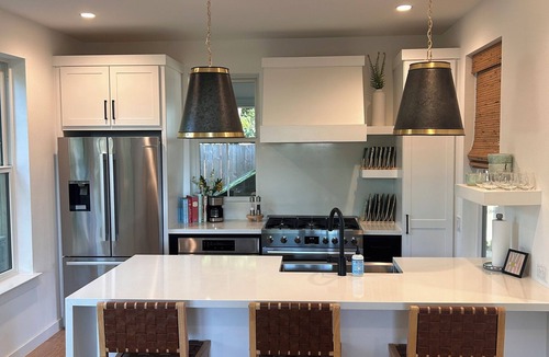South Manchaca House | Cozy centrally located 2-bedroom house in Austin