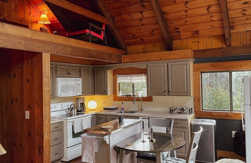 Center Lovell Ski Chalet | Cozy chalet near lakes and mountains. Pet friendly!