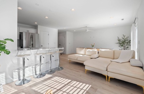 Little River House | Cozy Coastal Getaway | Family and Pet Friendly
