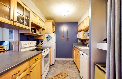 Waterville Valley Condo | Cozy condo walk to town square, shuttle to ski, seasonal pool