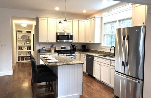 Black Mountain Cottage | Cozy cottage 2 mins to Black Mountain, 20 mins to Asheville, Dog Friendly!