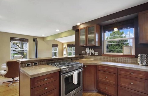 Mid-Beacon Hill House | Cozy Craftsman Retreat by Light Rail, Dog Friendly