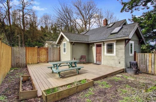 Mid-Beacon Hill House | Cozy Craftsman Retreat by Light Rail, Dog Friendly