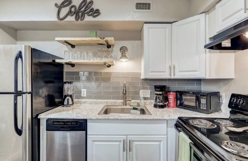 Riverside Condo | Cozy Downtown Condo/Perfect for a Couple