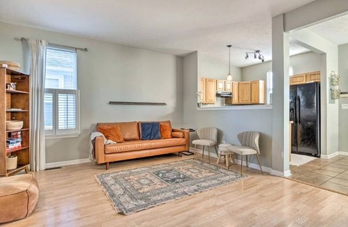 Fall Creek Place House | Cozy Downtown Escape