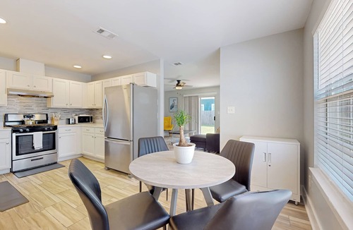 Downtown Apartment | Cozy Duplex Spacious Close to Everything