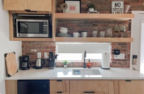East Cesar Chavez House | Cozy East Austin Loft With Downtown Views and Low Key Vibes