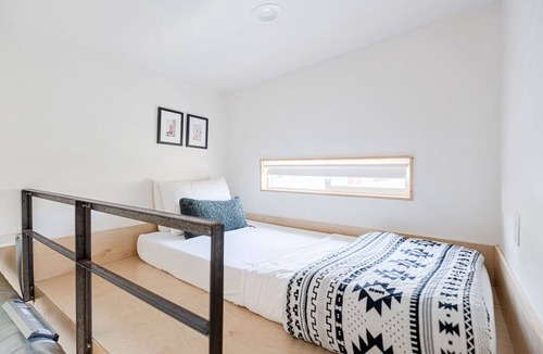 East Cesar Chavez House | Cozy East Austin Loft With Downtown Views and Low Key Vibes