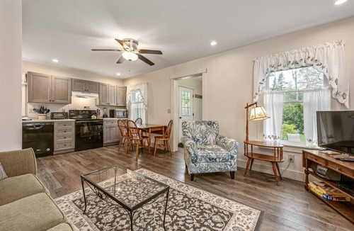 Boothbay Harbor House | Cozy Home Downtown Boothbay Harbor
