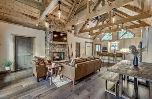 Ellijay Cabin | Cozy lux retreat with VIEWS and hot tub