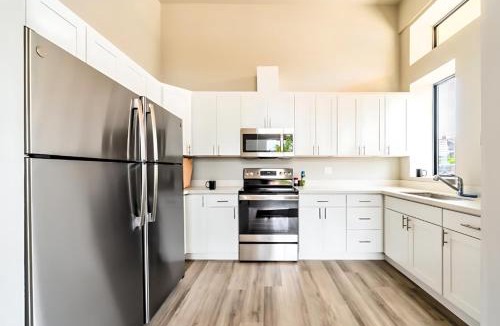 Eastside Apartment | Cozy Micro Suite Unit 12 Sleeps 2 Minutes to Downtown