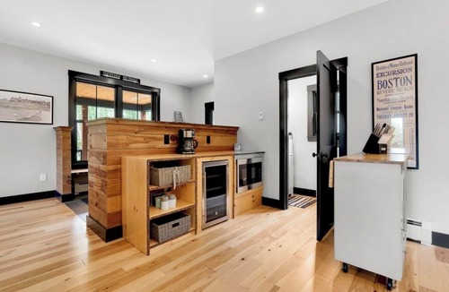 Bethel House | Cozy & Modern Ski Getaway Hot Tub Near Sunday River & Mt Abram-Sleeps 16+