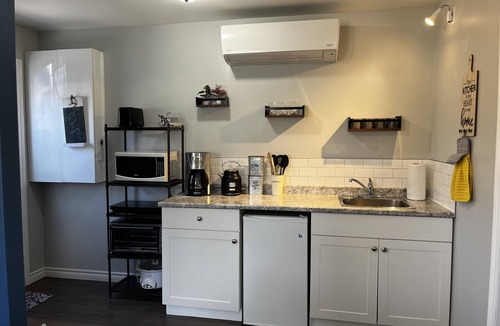 Kingston Apartment | Cozy modern studio