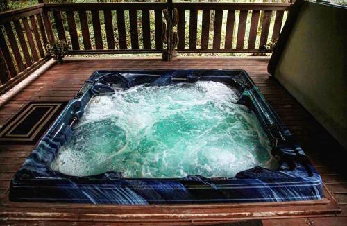 Enumclaw House | Cozy Mountain Cabin with Jacuzzi and Beautiful Outdoor Space in Enumclaw, Washington