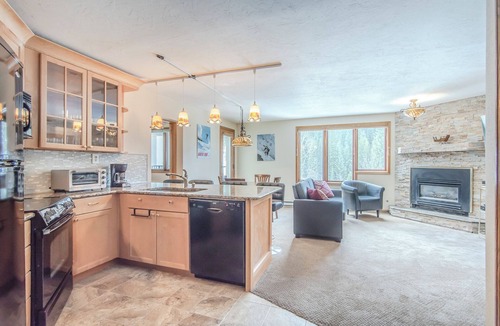 Winter Park Condo | Cozy Mountain Escape for families. With ski in/ski out, pool & hot tub access