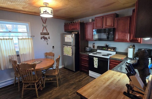 Charter Hills Cabin | Cozy Mountain Retreat