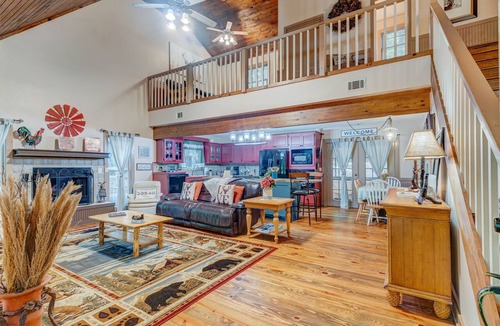 Ellijay Cabin | Cozy Mtn Cabin-Hot Tub-Fireplace-Firepit- Dog Friendly-Deer Visits-Hiking Trails