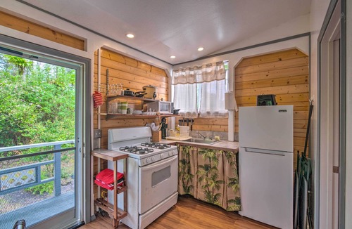 Leilani Estates Apartment | Cozy Pahoa Hideaway Near Black-Sand Beaches!