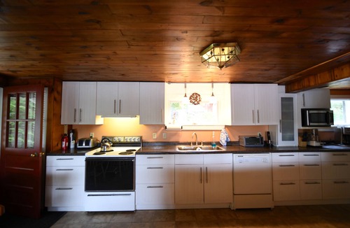 Raymond Cottage | Cozy, pet-friendly 2 bedroom home on Raymond Pond with guest apartment!