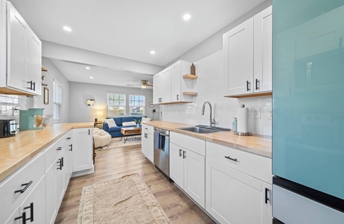 Near East Columbus House | Cozy pet friendly Downtown Ranch W/Yard + Garage