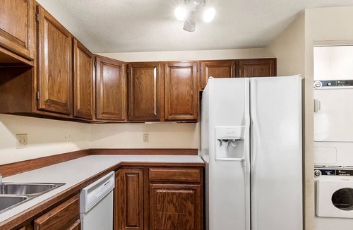 Stevens Condo | Cozy private 1-bedroom condo with AC next to Volunteer park 欢迎