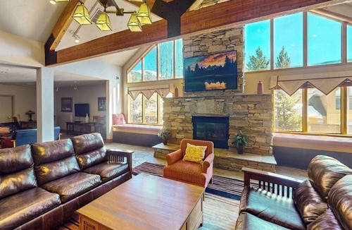 Mountain House Apartment | Cozy resort studio - Walk to lifts, shops, restaurants & entertainment