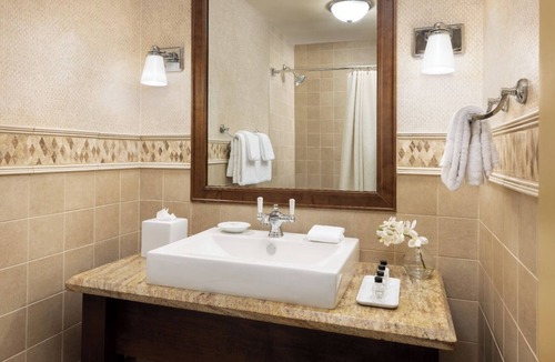 Mount Crested Butte Hotel | Cozy Retreat: Standard Double Queen with Balconies & Pool - Elevation Hotel