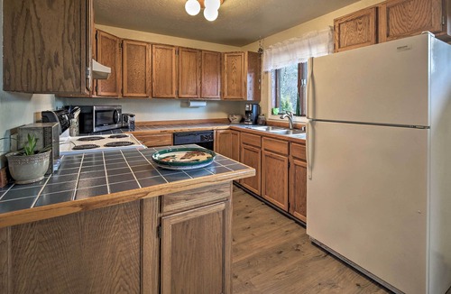 Juneau Apartment | Cozy Retreat w/Fire Pit - Near Mendenhall Glacier