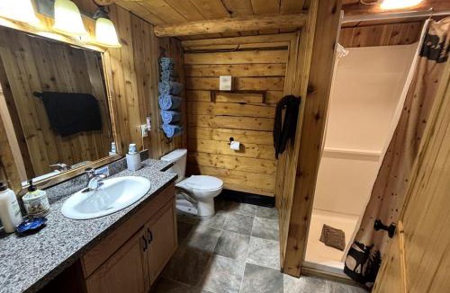 Mentasta Lake House | Cozy Rustic Creekside Cabin with Sauna near Log Cabin Creek, Tol, Alaska