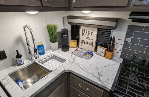 Acworth House | Cozy RV with 1 King bedroom, WiFi & AC in Pleasant Acworth