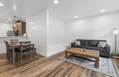 Juneau Apartment | Cozy Spacious Retreat with Fireplace 205