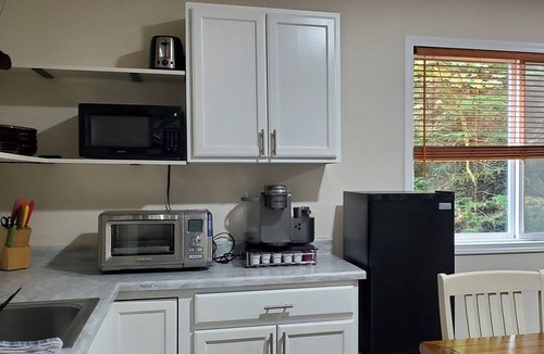 Sudden Valley Apartment | Cozy Studio Getaway in the Woods!