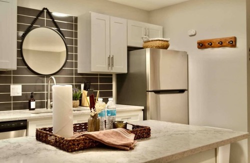 Clarksville Apartment | Cozy Studio steps away from Downtown and Shops