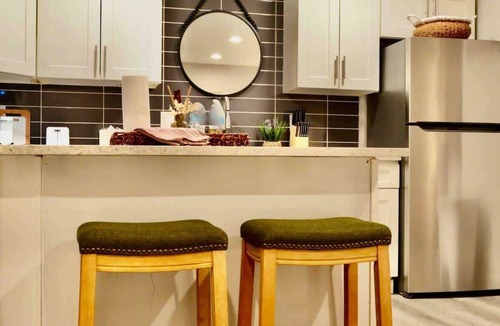 Clarksville Apartment | Cozy Studio steps away from Downtown and Shops