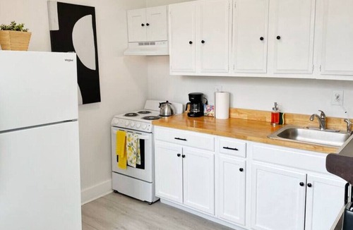 Mount Auburn Apartment | Cozy Studio with Parking | Near UC, Zoo, Downtown