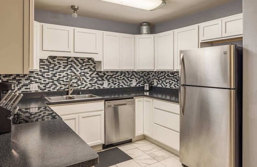 Spenard House | Cozy Townhouse Close To Airport - 3 Bedroom