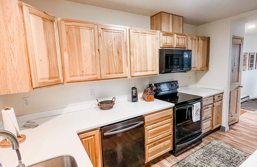 Kodiak House | Cozy up in this private bungalow in the trees close to trailheads & shopping