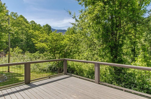 Burnsville House | Cozy, whole house in peaceful Burnsville/Celo, under the Black Mountain Range.